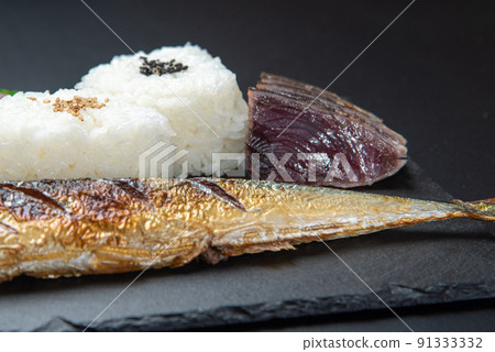 Katsuo no tataki 和鹽烤秋刀魚 Katsuo no tataki 和鹽烤秋刀魚 91333332