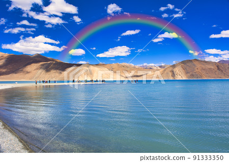 上拉達克地區美麗的 Pangon Tso 91333350