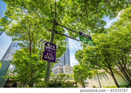 View of Tokyo cityscape in Japan, such as information boards to the Tokyo Metropolitan Government Building and the Metropolitan Expressway (ETC only, cash cars not available ...) 91333767