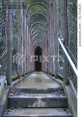 The bridge over the dam and the road leading to it The bridge over the dam and the road leading to it 91333820