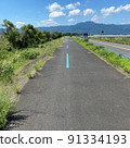 在炎熱的夏日道路 91334193