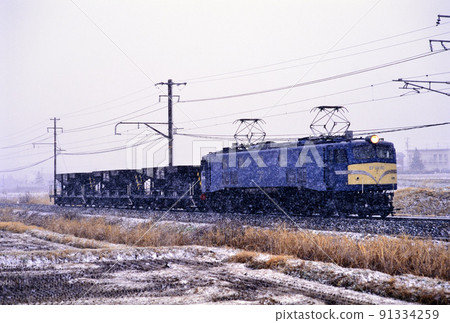 1999 EF58157 Hoki 800 deadhead train running on the Iida line 1999 EF58157 Hoki 800 deadhead train running on the Iida line 91334259