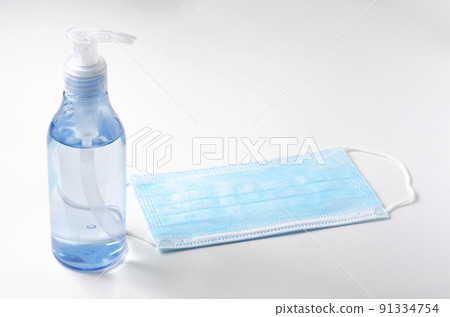 Disposable medical mask and sanitizer gel for hands. Concept of protection and prevention during an epidemic or pandemic. Copy space 91334754