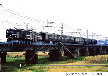 1999 EF5861 Omeshi Ressha test run on the Chuo Line 1999 EF5861 Omeshi Ressha test run on the Chuo Line 91336983