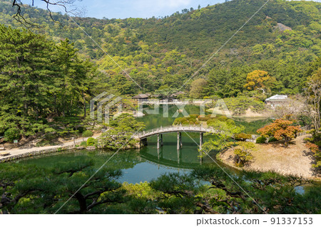 Ritsurin Garden, Takamatsu City, Kagawa Prefecture Ritsurin Garden and Engetsu Bridge, a landscape that represents Ritsurin Garden 91337153