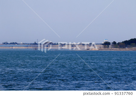 Summer mirage from Uozu coast, Toyama prefecture Summer mirage from Uozu coast, Toyama prefecture 91337760