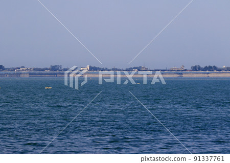 Summer mirage from Uozu coast, Toyama prefecture 91337761