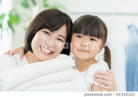 Girl helping with housework 91338183
