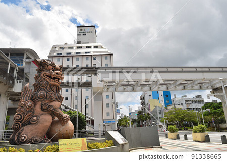 Saion Ufu Shisa and Makishi Station on Kokusai-dori 91338665
