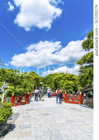 [Kanagawa Prefecture] Tsurugaoka Hachimangu in Kamakura, where the blue sky and fresh green are beautiful 91339174
