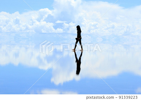 Uyuni salt lake   91339223