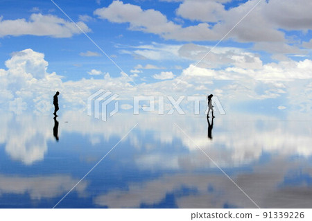 Uyuni salt lake   91339226