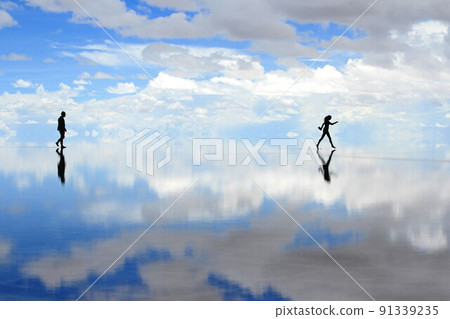 Uyuni salt lake   91339235