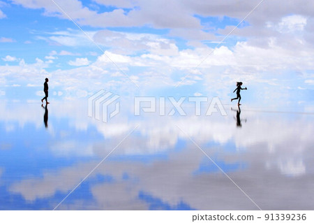 Uyuni salt lake   91339236