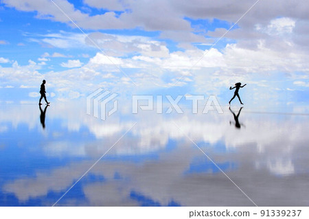 Uyuni salt lake   91339237