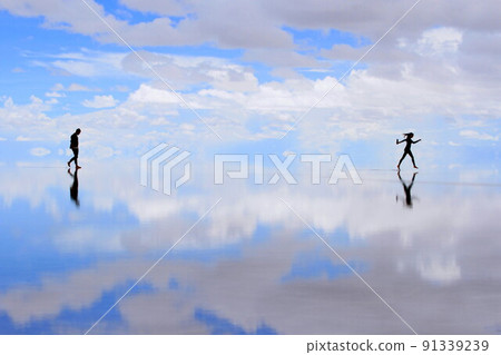 Uyuni salt lake   91339239