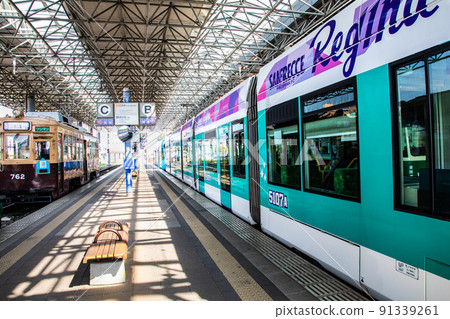 它是廣島港（舊宇品港）電車站終點站的風景，是廣島海的入口。五顏六色的顏色很漂亮。廣島 91339261