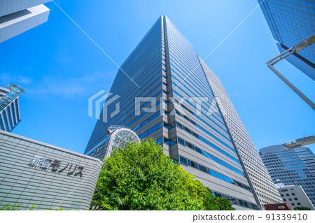 Tokyo cityscape of Japan, Shinjuku subcenter ... Overlooking skyscrapers such as Shinjuku Monolith Tokyo cityscape of Japan, Shinjuku subcenter ... Overlooking skyscrapers such as Shinjuku Monolith 91339410