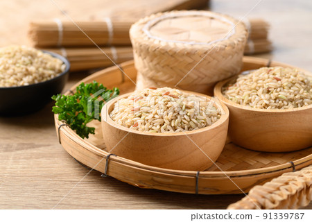 Organic Thai brown rice grain in bowl, Healthy food ingredients 91339787