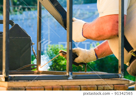 Welding of metal structures by electric arc welding. Welding of metal structures by electric arc welding. 91342565