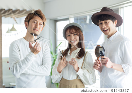 年輕的造型師 91343837