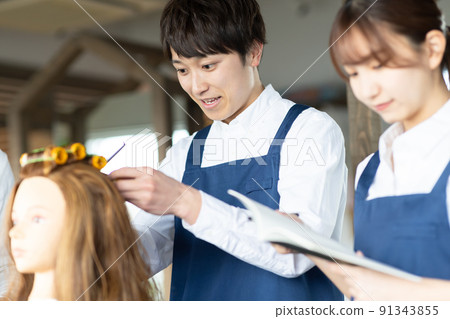 A woman practicing a perm 91343855
