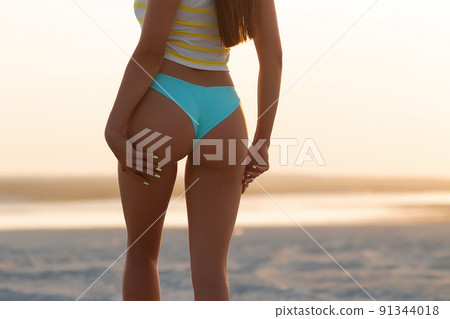 Slim woman with perfect body on beach 91344018