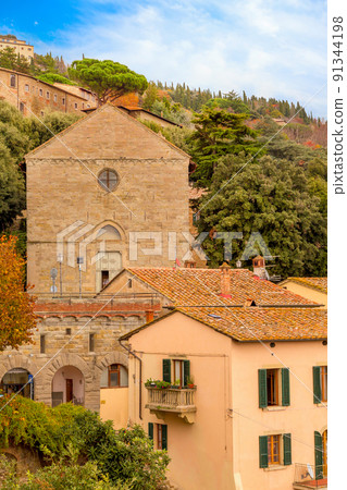 Cityscape of Cortona, town in Tuscany, Italy Cityscape of Cortona, town in Tuscany, Italy 91344198