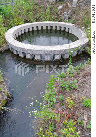 長野縣西天龍主要運河的灌溉設施圓柱導流組“Sawa No.3”特色灌溉設施 91346631