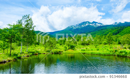 Norikura Plateau in early summer (Osome Pond and Mt. Norikura) 91346668