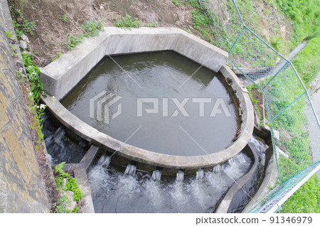 Irrigation facility in Nagano Prefecture Nishitenryu main canal Cylindrical diversion group "Sawa No. 5" Characteristic irrigation facility Irrigation facility in Nagano Prefecture Nishitenryu main canal Cylindrical diversion group "Sawa No. 5" Characteristic irrigation facility 91346979