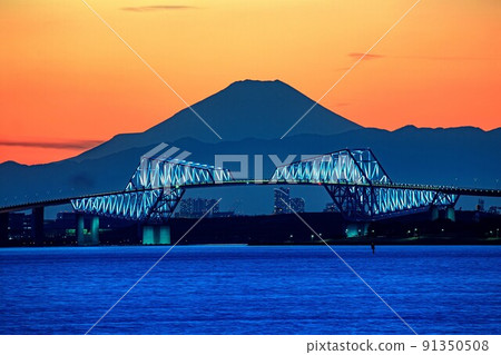 以富士山為背景的東京門橋舞濱夜景(1月) 以富士山為背景的東京門橋舞濱夜景(1月) 91350508