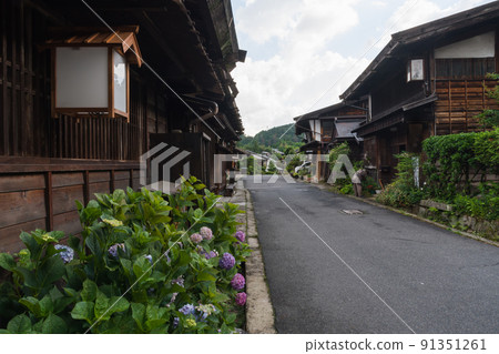 Tsumago-juku in the early morning when hydrangea blooms Tsumago-juku in the early morning when hydrangea blooms 91351261