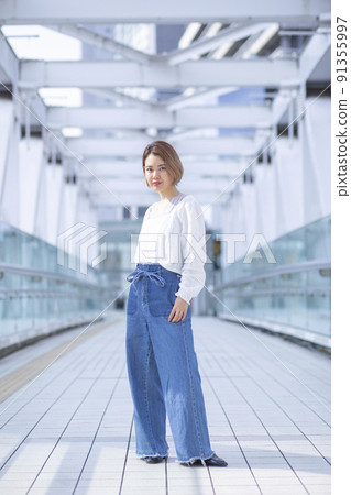 Women's portrait Women's portrait 91355997