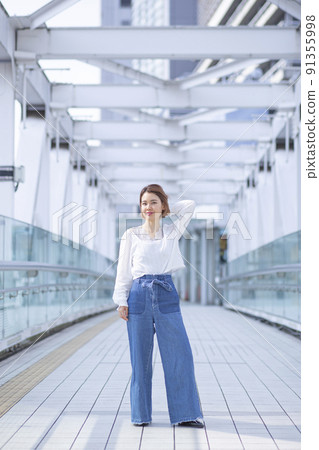 Women's portrait Women's portrait 91355998