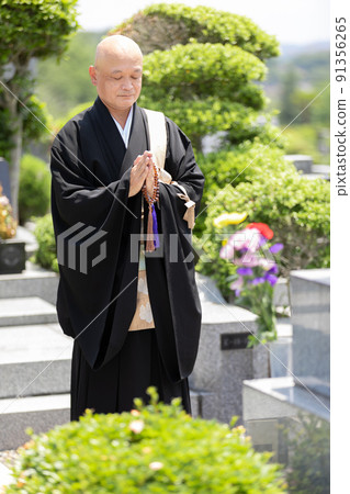 a visit to a grave  91356265