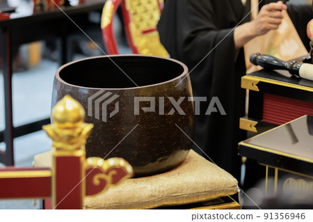 Buddhist altar bells and phosphorus 91356946