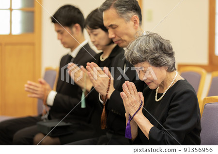 Funeral (Right seat: mourner, bereaved family, relatives related seat) 91356956