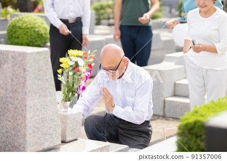 Pick-up tray, sending tray, visiting the grave 91357006