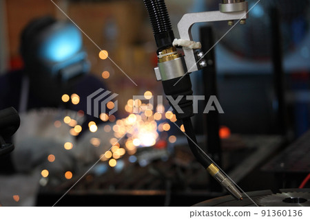 Smart industry robot arms digital factory technology . Concept of automation manufacturing process of Industry , training concept Smart industry robot arms digital factory technology . Concept of automation manufacturing process of Industry , training concept 91360136