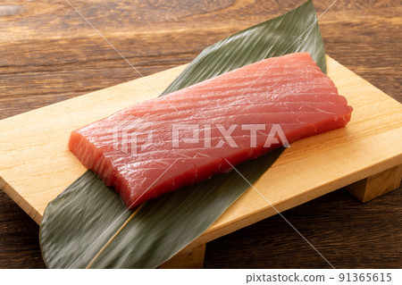 << Made in Miyagi Prefecture >> Raw bluefin tuna medium fatty tuna 91365615
