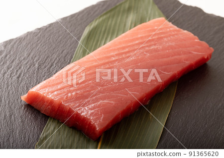 << Made in Miyagi Prefecture >> Raw bluefin tuna medium fatty tuna 91365620