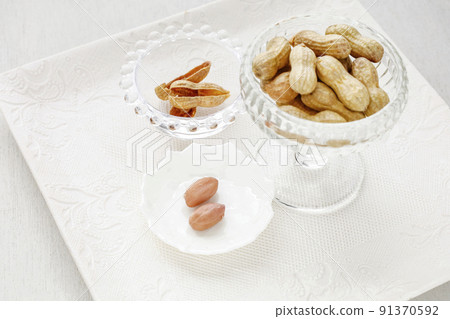 Boiled peanuts 91370592