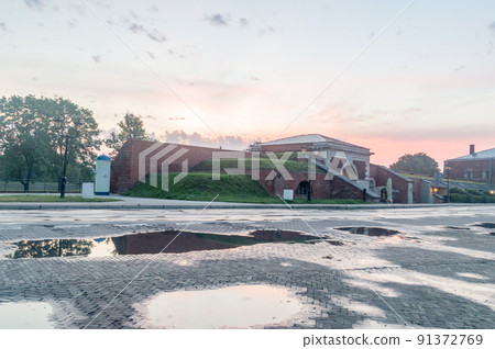 City walls of Zamosc at sunrise time. City walls of Zamosc at sunrise time. 91372769