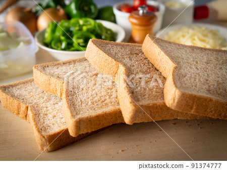 Bread with whole wheat bread Breakfast with bread Bran bread Bread with whole wheat bread Breakfast with bread Bran bread 91374777
