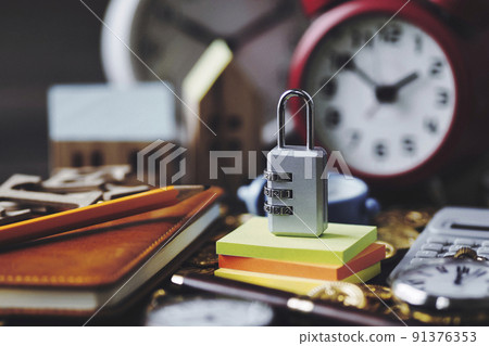 Padlock and time management Padlock and time management 91376353