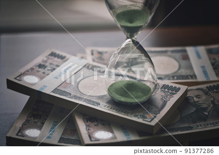 Hourglass and Japanese Yen Hourglass and Japanese Yen 91377286
