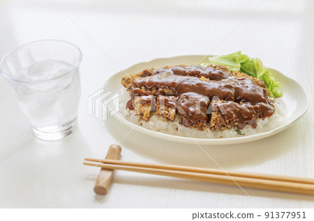 Katsumeshi eaten with chopsticks, a specialty of Kakogawa, Hyogo Prefecture 91377951
