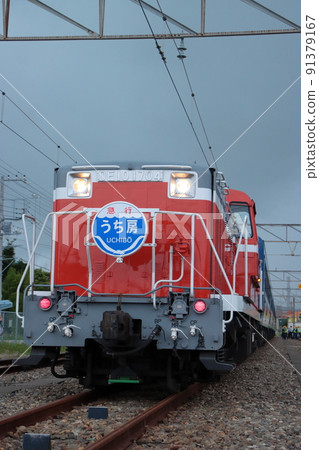 DE10-1704停在內房線立山電東線。 DE10-1704停在內房線立山電東線。 91379167