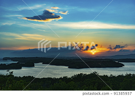 桐垣展望台和友山公園的夜景 桐垣展望台和友山公園的夜景 91385937